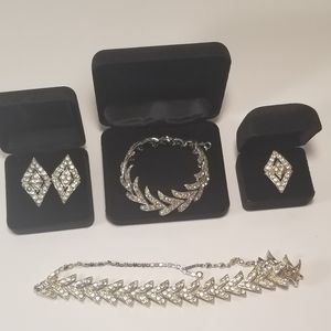Sarah Coventry jewelry set with rhinestones